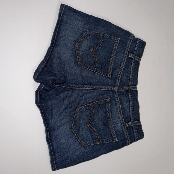 Levis Denim Shorts Women’s Dark Wash Size 30 Button Front Mid Length 5 Pocket - Picture 7 of 11